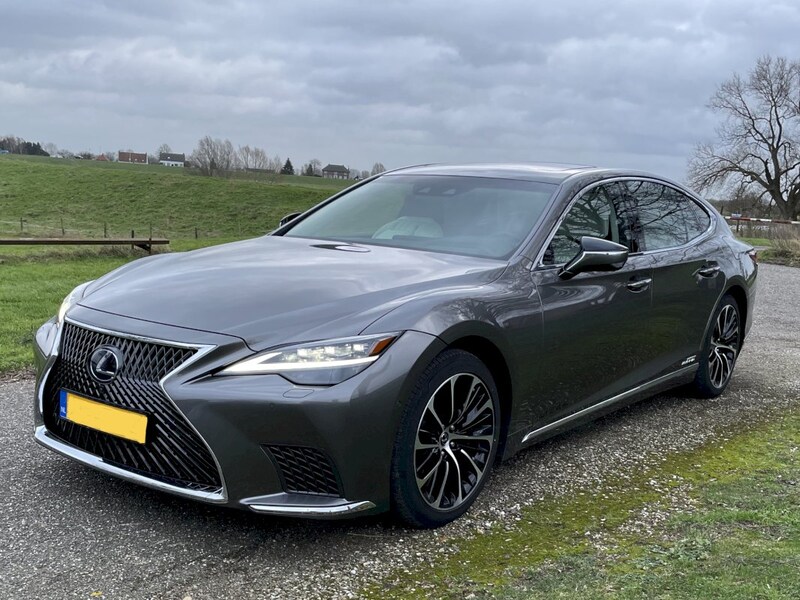 Lexus LS 500h AWD President Line (2022)