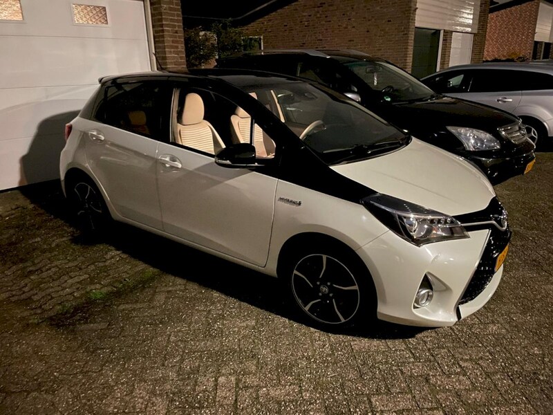 Toyota Yaris 1.5 Full Hybrid Dynamic (2016)