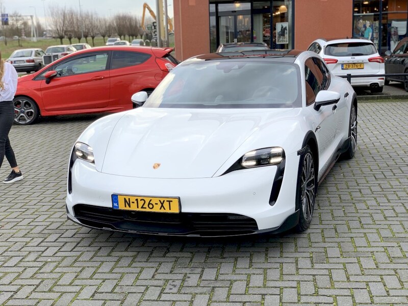 Porsche Taycan 4 Cross Turismo (2022)