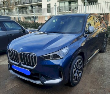 BMW iX1 xDrive30 (2023)