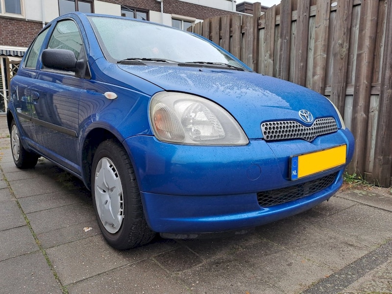 Toyota Yaris 1.3 16v VVT-i Linea Luna (2002)